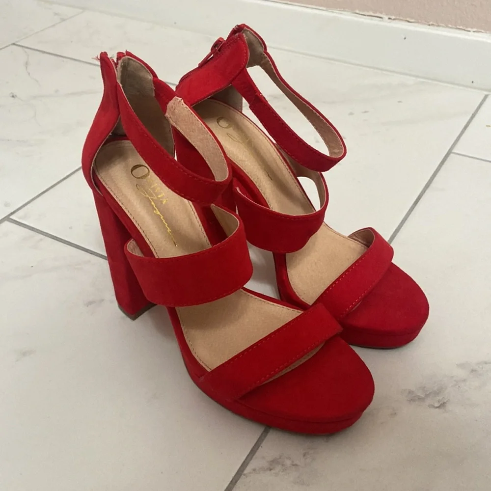 Red Heels - Picture 6 of 6